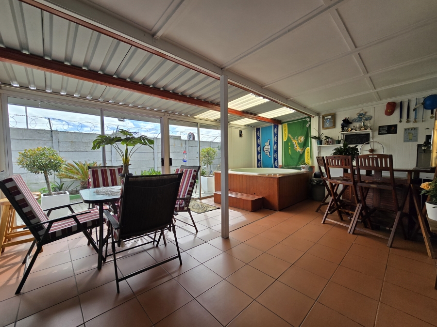 2 Bedroom Property for Sale in Sunningdale Western Cape